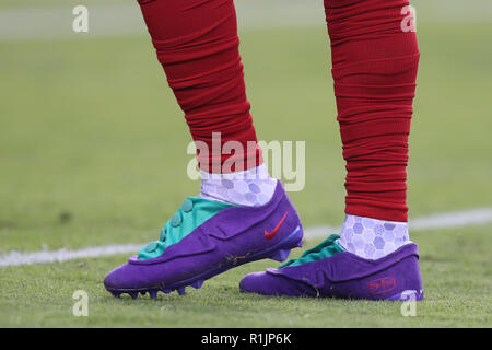 Santa Clara, CA. 12th Nov, 2018. New York Giants wide receiver Odell Beckham (13) wears his uniquely stylish shoes during the game between the New York Giants and the San Francisco 49ers at Levi Stadium, in Santa Clara, CA. (Photo by Peter Joneleit for Cal Sport Media) Credit: csm/Alamy Live News Stock Photo