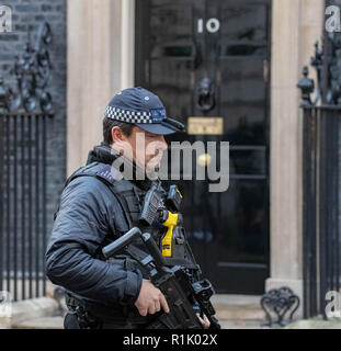 London, UK. 13th November 2018,  An armed policeman patrols outside  10 Downing Street, London Credit Ian Davidson/Alamy Live News Stock Photo