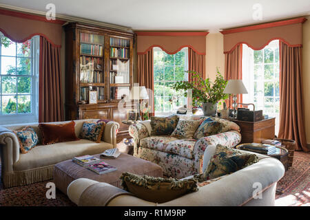 Edwardian style living room Stock Photo - Alamy