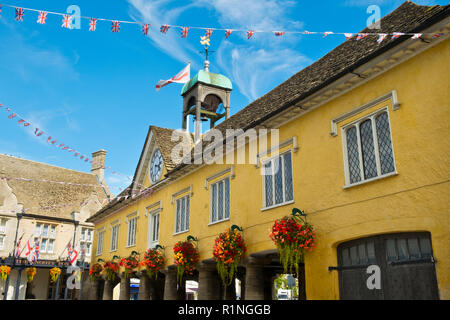 Tetbury, Gloucestershire, UK - 23rd August 2017: Summer flowers decorate the historic old Market Hall in Tetbury, Gloucestershire, UK Stock Photo