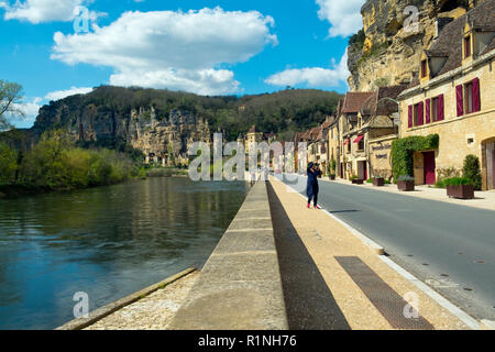 La Roque-Gageac, France -  3rd April 2017: The honeypot village of La Roque-Gageac is built under the cliffs beside the Dordogne River in Dordogne, Nouvelle Aquitaine, France. It is a member of the Les Plus Beaux Villages de France ('The most beautiful villages of France') association. Stock Photo