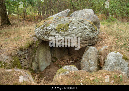 Dolmen prehistoric neolithic graves Raven 2 Stock Photo - Alamy