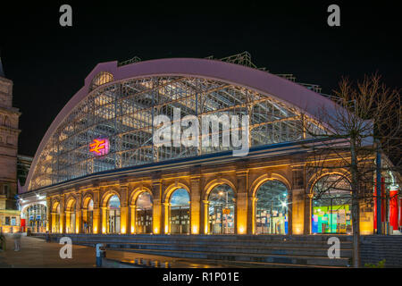 Nighttime view of Lime Street Railway station Liverpool Stock Photo