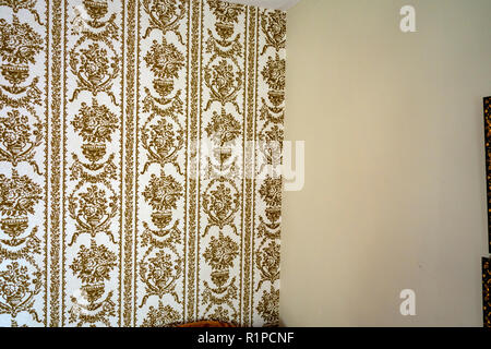 gold finished flock style old fashioned wallpaper Stock Photo