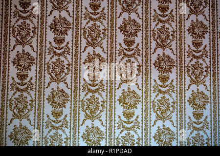 gold finished flock style old fashioned wallpaper Stock Photo