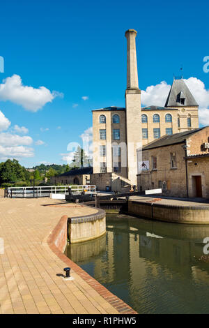 Stroud, Gloucestershire, UK - 26th August 2016: Summer sunshine brings people out to enjoy the regenerated Stroudwater Canal project by historic Ebley Mill, Stroud, Gloucestershire, UK Stock Photo