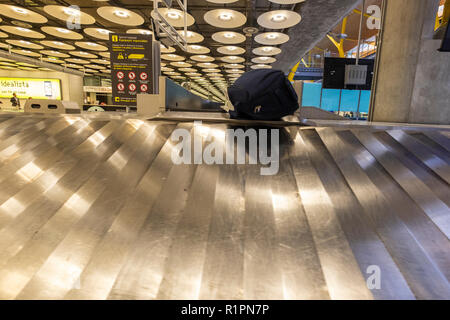 Suitcases on the conveyor belt arriving at baggage reclaim in the arrivals hall at Adolfo Suares, Madrid Barajas airport, Spain Stock Photo
