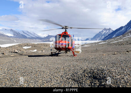 Helicopter landed in Taylor Valley, McMurdo Dry Valleys, Antarctica, picking up scientists for research Stock Photo