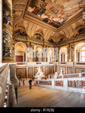 Interior of Kunsthistorisches Museum Wien History of Art Museum - Main Staircase and Antonio Canova´s statue of Thesus Slaying the Centaur, Vienna, Au Stock Photo