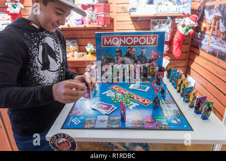 Fortnite monopoly board game hi-res stock photography and images - Alamy