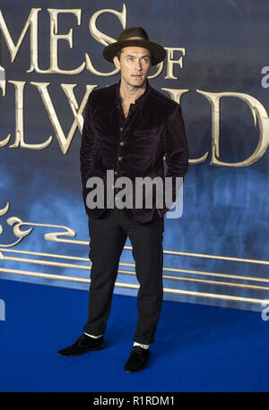 London, UK. 13th Nov, 2018. Jude Law seen attending the UK Premiere of the 'Fantastic Beasts: The Crimes Of Grindelwald' at the Cineworld Leicester Square in London. Credit: Gary Mitchell/SOPA Images/ZUMA Wire/Alamy Live News Stock Photo