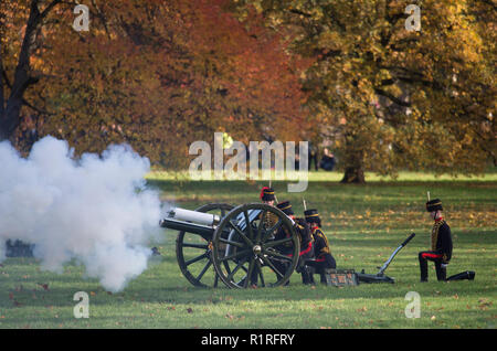 Green Park, London, UK. 14 November, 2018. In honour of His Royal Highness The Prince of Wales’s 70th birthday, The King’s Troop Royal Horse Artillery, the ceremonial saluting battery of Her Majesty’s Household Division, fire a 41-gun Royal Salute from autumnal Green Park at 12 midday on Wednesday 14th November. Credit: Malcolm Park/Alamy Live News. Stock Photo