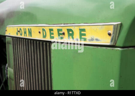 John deere logo badge hi-res stock photography and images - Alamy