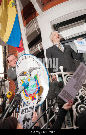 Ecuadorean embassy, London, UK. 5th February, 2016. London's Ecuadorean embassy to give a statement to the waiting media outside. Stock Photo