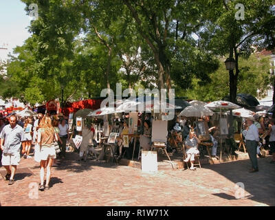 Place du Tertre, Montmartre, Paris on a hot and busy August afternoon Stock Photo