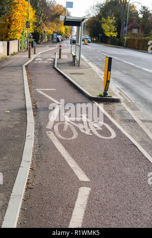 Cycle path along Huntingdon Rd, Cambridge, UK Stock Photo