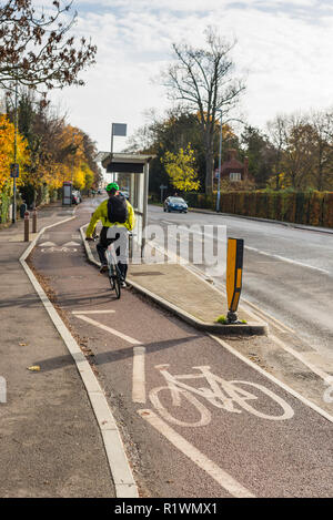 Cycle path along Huntingdon Rd, Cambridge, UK Stock Photo