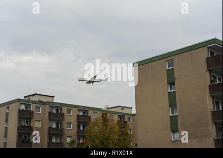 03.10.2011, Berlin, Germany, Europe - A government airplane is flying over residential buildings in Berlin shortly before landing at Tegel Airport. Stock Photo