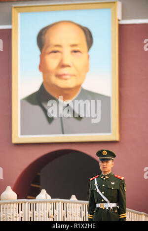 Gate of Heavenly Peace with Mao's Portrait and guard, Tiananmen Square, Beijing, China Stock Photo