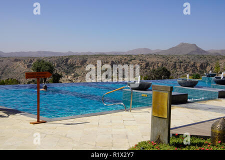 View of infinity pool in Anantara Al Jabal Akhdar Resort. Located in the hilly The Jebel Akhdar. Al-Hajar Mountains in northeastern Oman. Stock Photo