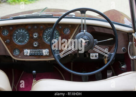 Dashboard, temperature gauge, rev counter, speedometer - speedo - car radio and steering wheel of Alvis TD21 DHC classic car Stock Photo