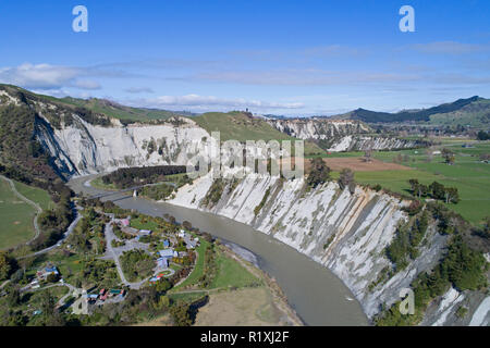 Rangitikei River, and Awastone Riverside Haven and campground, near Mangaweka, Rangitikei, North Island, New Zealand - aerial Stock Photo