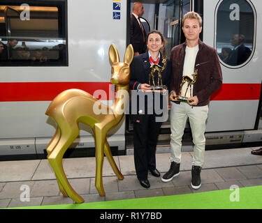 Munich, Germany. 15th November, 2018. 15 November 2018, Bavaria, München: Nico Rosberg, a former racing driver and a train attendant, stands at Munich Central Station with a Bambi figure and holds a Bambi in his hand. Rosberg accompanies the golden bambios to the media award ceremony in Berlin. Photo: Tobias Hase/dpa Credit: dpa picture alliance/Alamy Live News Stock Photo