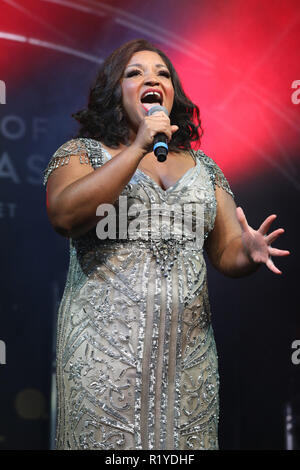 Regent Street, London, UK, 15th Nov 2018. The cast of hit musical 'The Dreamgirls' perform on stage. The official ‘switch-on’ of the largest lights installation in the capital, Regent Street’s ‘The Spirit of Christmas’ is celebrated once again. Credit: Imageplotter News and Sports/Alamy Live News Stock Photo