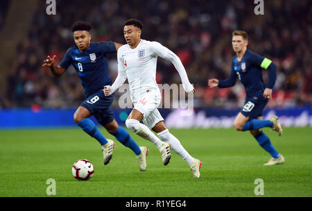 London, UK. 15th November, 2018. Jesse Lingard of England IS CHALLENGED BY Weston McKennie of USA ENGLAND V USA ENGLAND V USA, INTERNATIONAL FRIENDLY 15 November 2018 GBD12909 INTERNATIONAL FRIENDLY STRICTLY EDITORIAL USE ONLY. Stock Photo