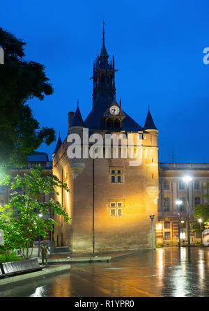 Night view of Donjon du Capitole building at square of General de Gaulle in Toulouse Stock Photo