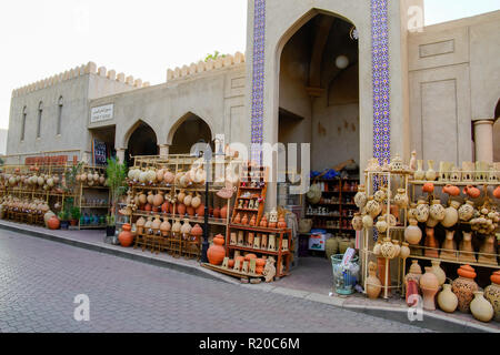 Nizwa Market in Nizwa, popular pottery gifts and souvenirs, Oman Stock Photo