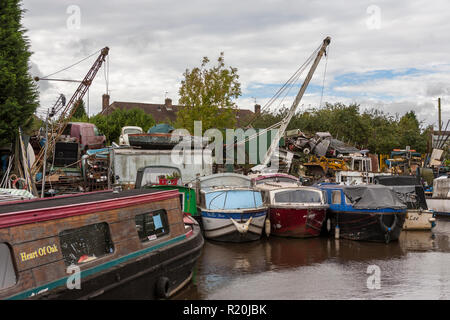 Scrapyard by the canal: Charity Dock on the Coventry Canal, Bedworth, Warwickshire, England, UK (WOP) Stock Photo