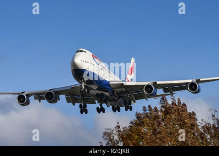 LONDON, ENGLAND - NOVEMBER 2018: British Airways Boeing 747 'Jumbo jet' long haul airliner landing at London Heathrow Airport. Stock Photo