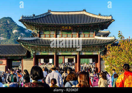 Gyeongbokgung Palace in Seoul, South Korea is a popular tourist attraction popular with tourists.