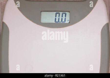 A bathroom scale showing the number 0 or no weight Stock Photo