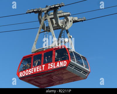 Crowded Roosevelt Island Tram connecting Manhattan with Roosevelt Island Stock Photo