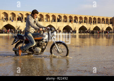 Iran: Isfahan 2011/11/07. People desperate for water, near the Allahverdi Khan Bridge (popularly known as Si-o-se-pol), across the Zayanderud river. B Stock Photo