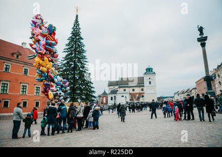 Warsaw, December 25, 2017: Main city square. People next to the Christmas tree stand in line to buy balloons for fun. Celebration of Christmas in Europe. Stock Photo