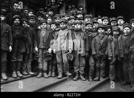 Breaker boys working in Ewen Breaker Coal Mine, South Pittston, Pennsylvania, USA 1910. A breaker boy was a coal-mining worker in the United States and United Kingdom, whose job was to separate impurities from coal by hand in a coal breaker. breaker boys were primarily children. The use of breaker boys began in the mid-1860s and did not end until the 1920s. Stock Photo