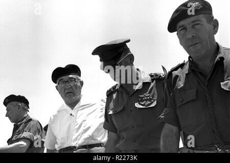 Left to right: General Haim bar Lev, Prime Minister Levi Eshkol; Chief of staff General Yitzhak Rabin and Major General Israel tal visit positions in the Sinai peninsula during the Six day war 1967 Stock Photo