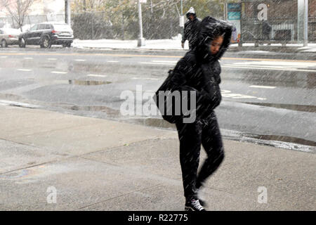 New York City, New York, USA. 15th Nov, 2018. New York, NY, USA. 15 Nov., 2018. City residents are in for the first snowfall of Winter 2019 on 15 November 2018, with 2 to 4 inches expected, making for a difficult commuter for motorists with slippery roads and commuters and pedestrians facing sloppy and windy conditions on their home-bound commute. © 2018 G. Ronald Lopez/DigiPixsAgain.us/AlamyLive News Credit: G. Ronald Lopez/ZUMA Wire/Alamy Live News Stock Photo