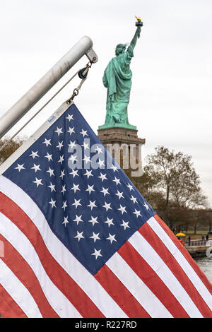 New York, USA, 15 November 2018.  A U.S. flag from a cruise ship is seen in front of the Statue of Liberty in New York.  Photo by Enrique Shore Credit: Enrique Shore/Alamy Live News Stock Photo