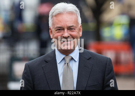 London, UK. 15th November, 2018. Sir Alan Duncan, Minister of State for Europe and the Americas, appears on College Green in Westminster following the Cabinet resignations of Brexit Secretary Dominic Raab and Work and Pensions Secretary Esther McVey the day after Prime Minister gained Cabinet approval of a draft of the final Brexit agreement Credit: Mark Kerrison/Alamy Live News Stock Photo