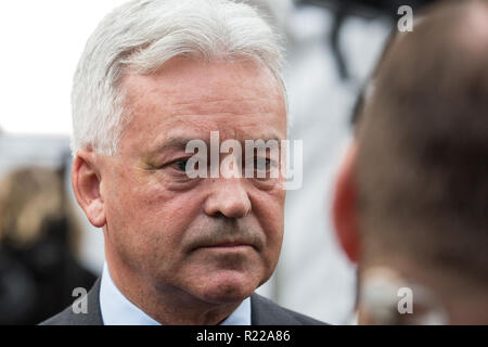 London, UK. 15th November, 2018. Sir Alan Duncan, Minister of State for Europe and the Americas, appears on College Green in Westminster following the Cabinet resignations of Brexit Secretary Dominic Raab and Work and Pensions Secretary Esther McVey the day after Prime Minister gained Cabinet approval of a draft of the final Brexit agreement Credit: Mark Kerrison/Alamy Live News Stock Photo