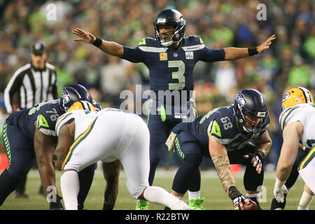 Photo: The Houston Texans Line up Against the Seattle Seahawks at the Line  of Scrimmage at Reliant Stadium in Houston - HOU2009121304 