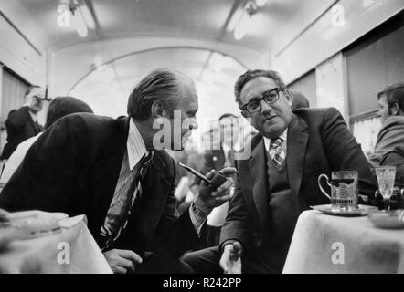 US President Gerald Ford confers with secretary of State Henry Kissinger 1974 Stock Photo