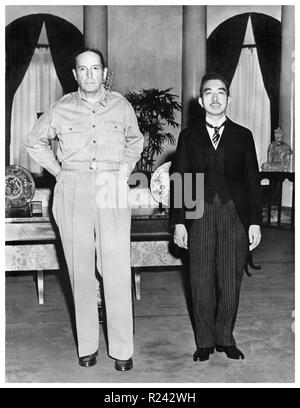 General Douglas MacArthur with Japanese Emperor Hirohito 1945 Stock Photo