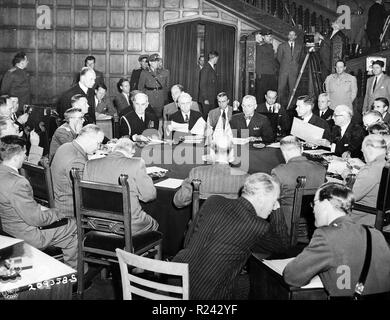 Stalin, Churchill, Attlee, Truman, and others at the Potsdam Conference, Germany, 19 Jul 1945 during world war two Stock Photo
