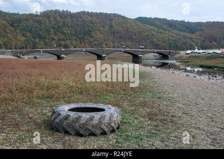Aseler Bridge in the almost dry Edersee Lake in Kellerwald-Edersee National Park. Stock Photo