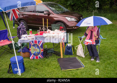 Celebrating the Queen's official ninetieth Birthday with a Royal themed picnic, Peppard Common, Oxfordshire Stock Photo